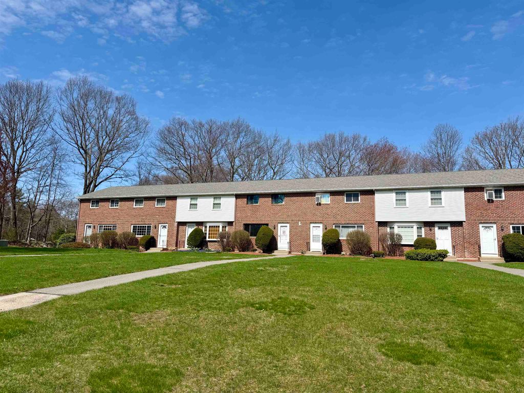 Photo of 88 Oakridge Drive, Londonderry, NH 03053 (MLS # 5084712)