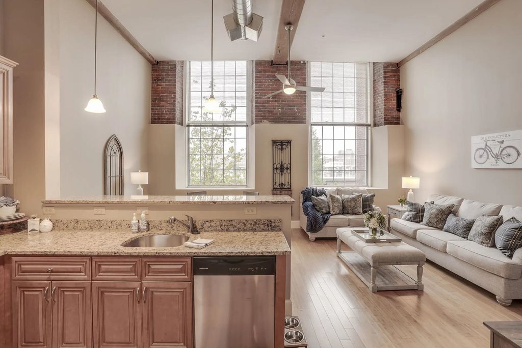 Photo of 195 McGregor Street #419, Manchester, NH 03102 (MLS # 5074976)