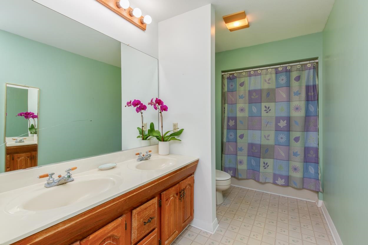 Hudson, New Hampshire 03051, United States, 4 Bedrooms Bedrooms, ,3 BathroomsBathrooms,Residential,Pending,136129