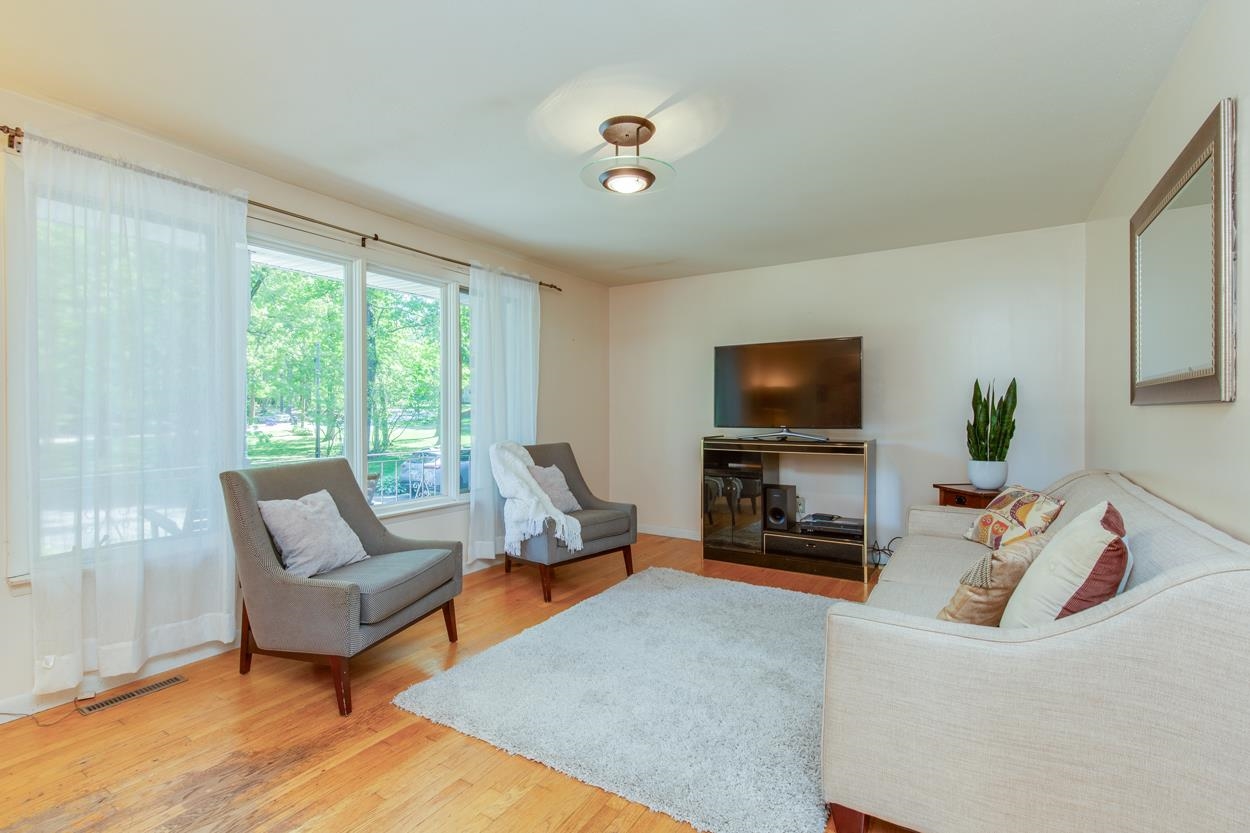 Hudson, New Hampshire 03051, United States, 4 Bedrooms Bedrooms, ,3 BathroomsBathrooms,Residential,Pending,136129