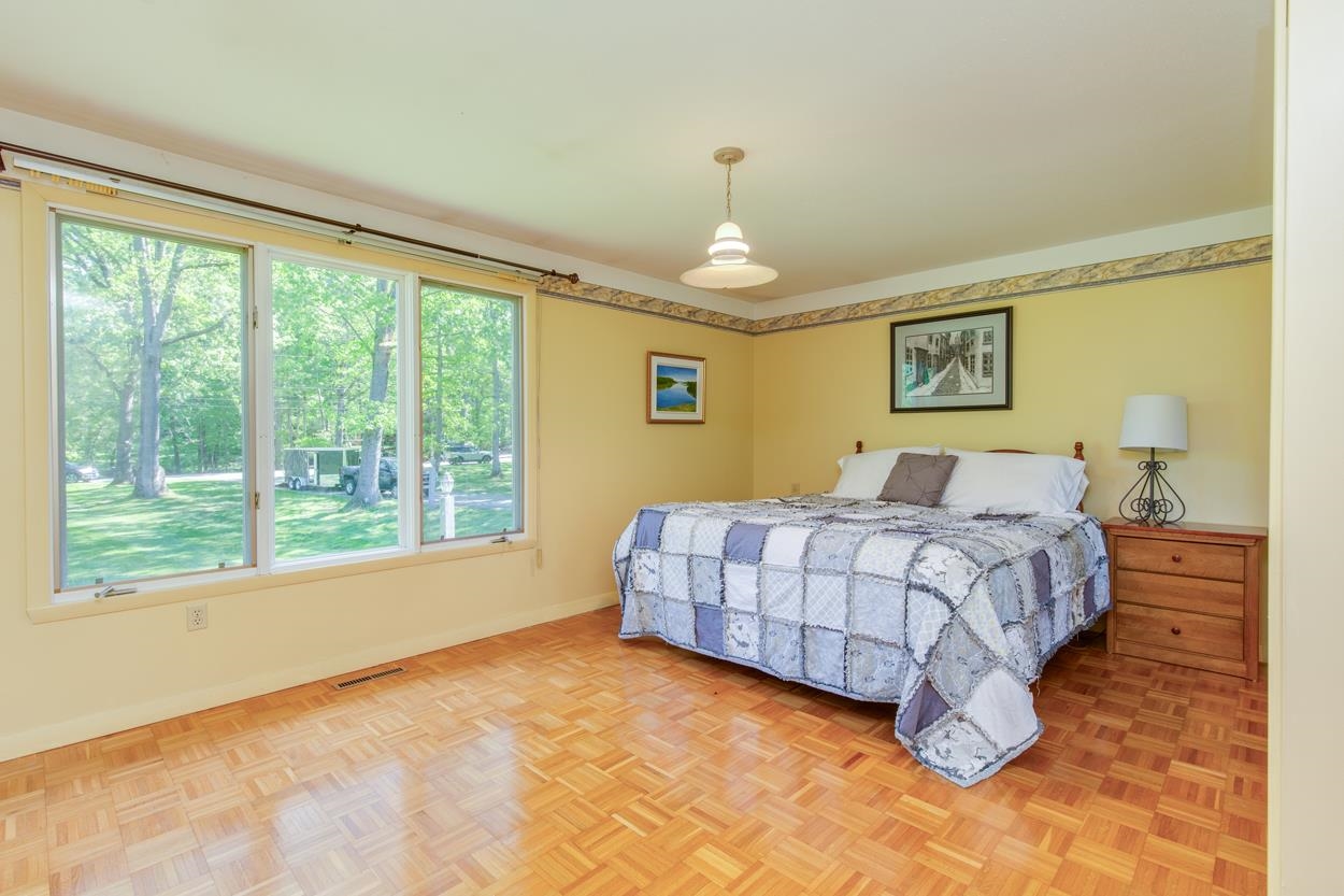 Hudson, New Hampshire 03051, United States, 4 Bedrooms Bedrooms, ,3 BathroomsBathrooms,Residential,Pending,136129