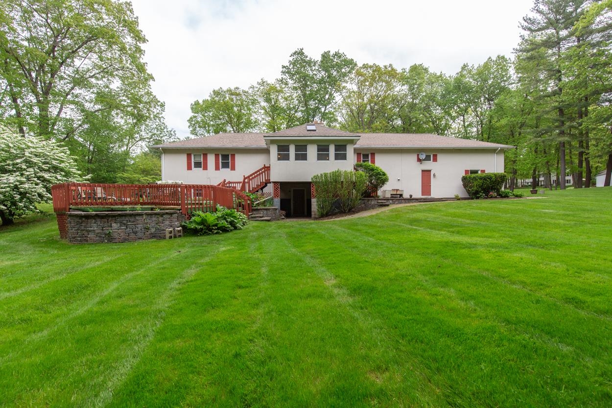 Hudson, New Hampshire 03051, United States, 4 Bedrooms Bedrooms, ,3 BathroomsBathrooms,Residential,Pending,136129