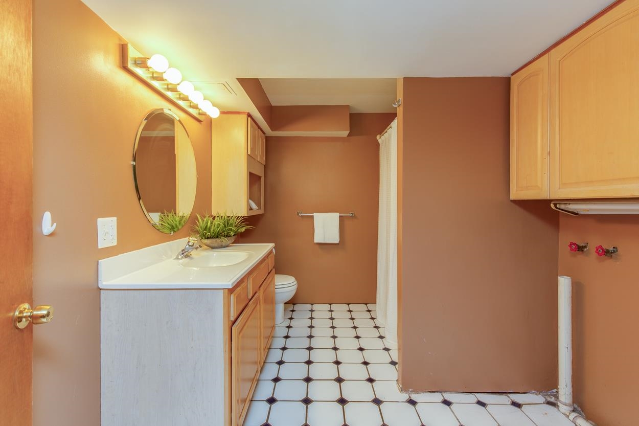 Hudson, New Hampshire 03051, United States, 4 Bedrooms Bedrooms, ,3 BathroomsBathrooms,Residential,Pending,136129