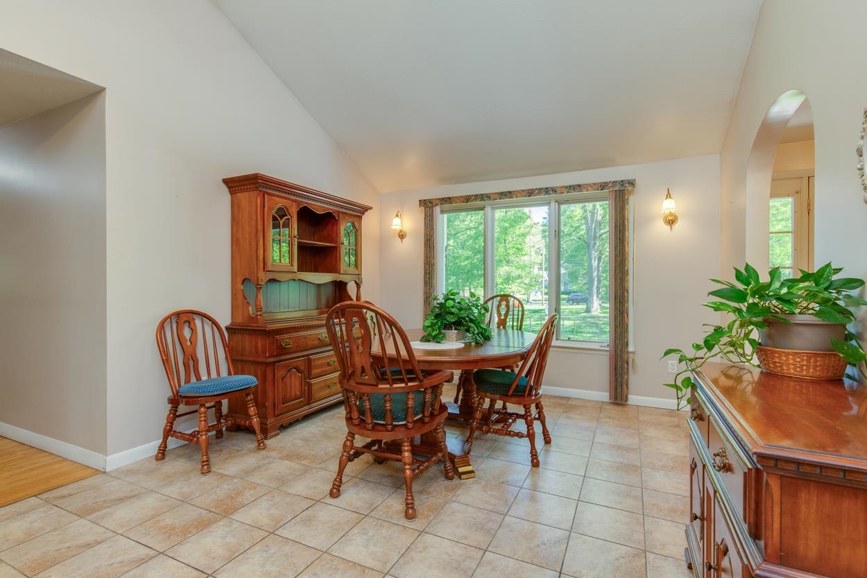 Hudson, New Hampshire 03051, United States, 4 Bedrooms Bedrooms, ,3 BathroomsBathrooms,Residential,Pending,136129