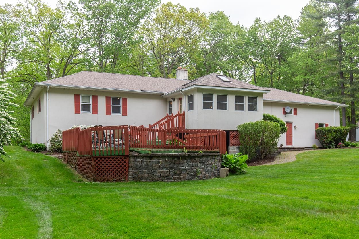 Hudson, New Hampshire 03051, United States, 4 Bedrooms Bedrooms, ,3 BathroomsBathrooms,Residential,Pending,136129