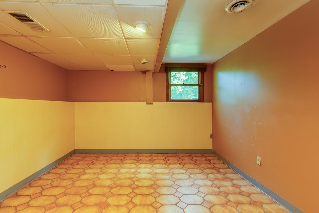 Hudson, New Hampshire 03051, United States, 4 Bedrooms Bedrooms, ,3 BathroomsBathrooms,Residential,Pending,136129