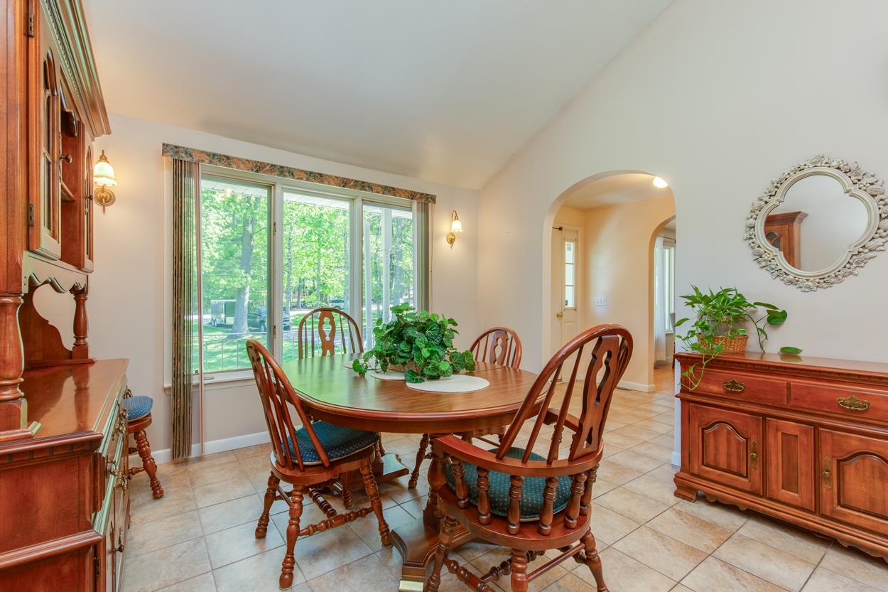 Hudson, New Hampshire 03051, United States, 4 Bedrooms Bedrooms, ,3 BathroomsBathrooms,Residential,Pending,136129