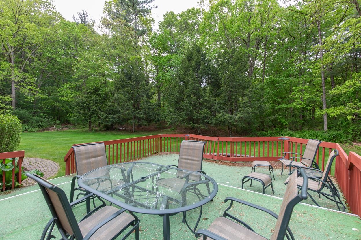 Hudson, New Hampshire 03051, United States, 4 Bedrooms Bedrooms, ,3 BathroomsBathrooms,Residential,Pending,136129