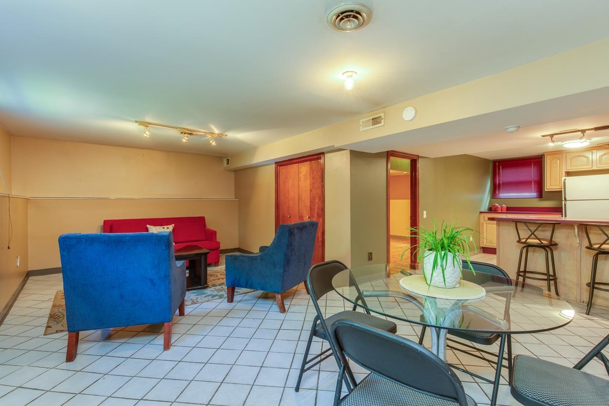 Hudson, New Hampshire 03051, United States, 4 Bedrooms Bedrooms, ,3 BathroomsBathrooms,Residential,Pending,136129