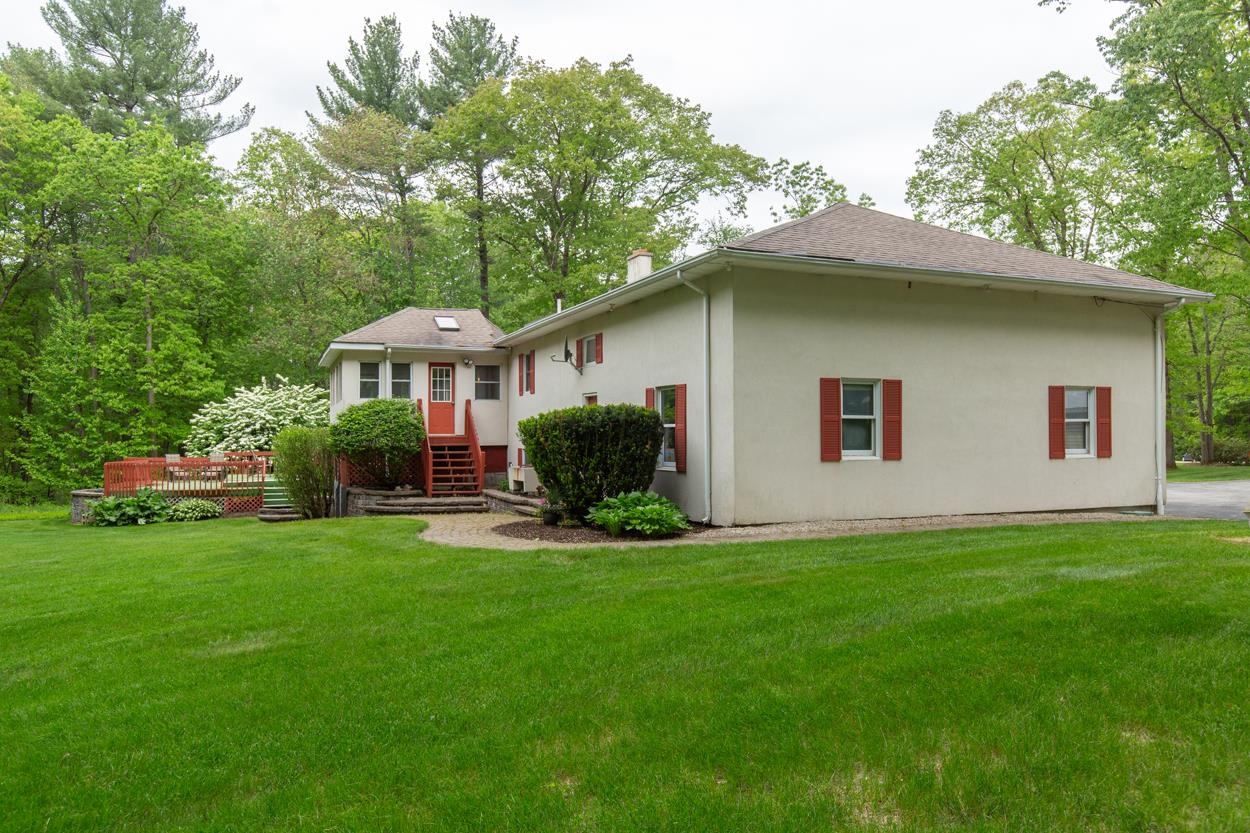 Hudson, New Hampshire 03051, United States, 4 Bedrooms Bedrooms, ,3 BathroomsBathrooms,Residential,Pending,136129