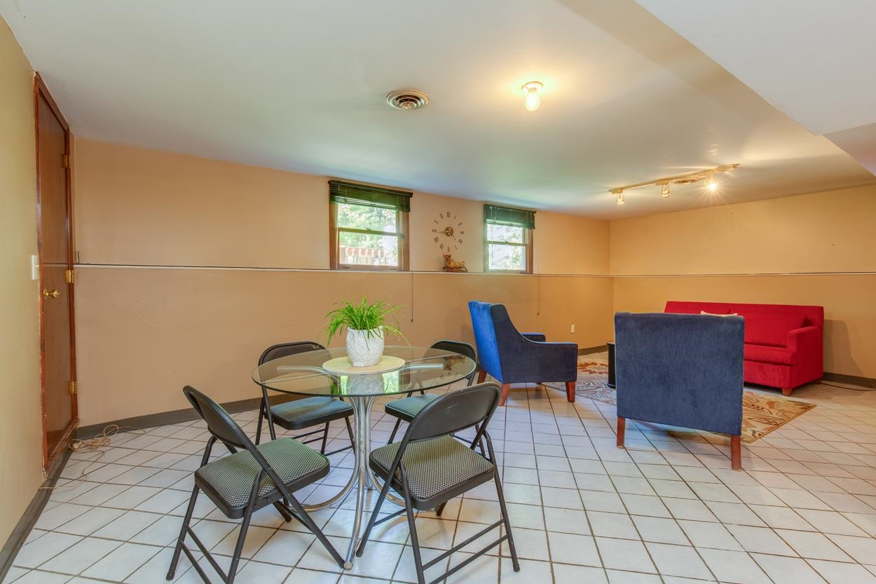 Hudson, New Hampshire 03051, United States, 4 Bedrooms Bedrooms, ,3 BathroomsBathrooms,Residential,Pending,136129