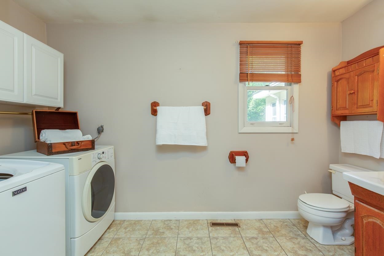 Hudson, New Hampshire 03051, United States, 4 Bedrooms Bedrooms, ,3 BathroomsBathrooms,Residential,Pending,136129