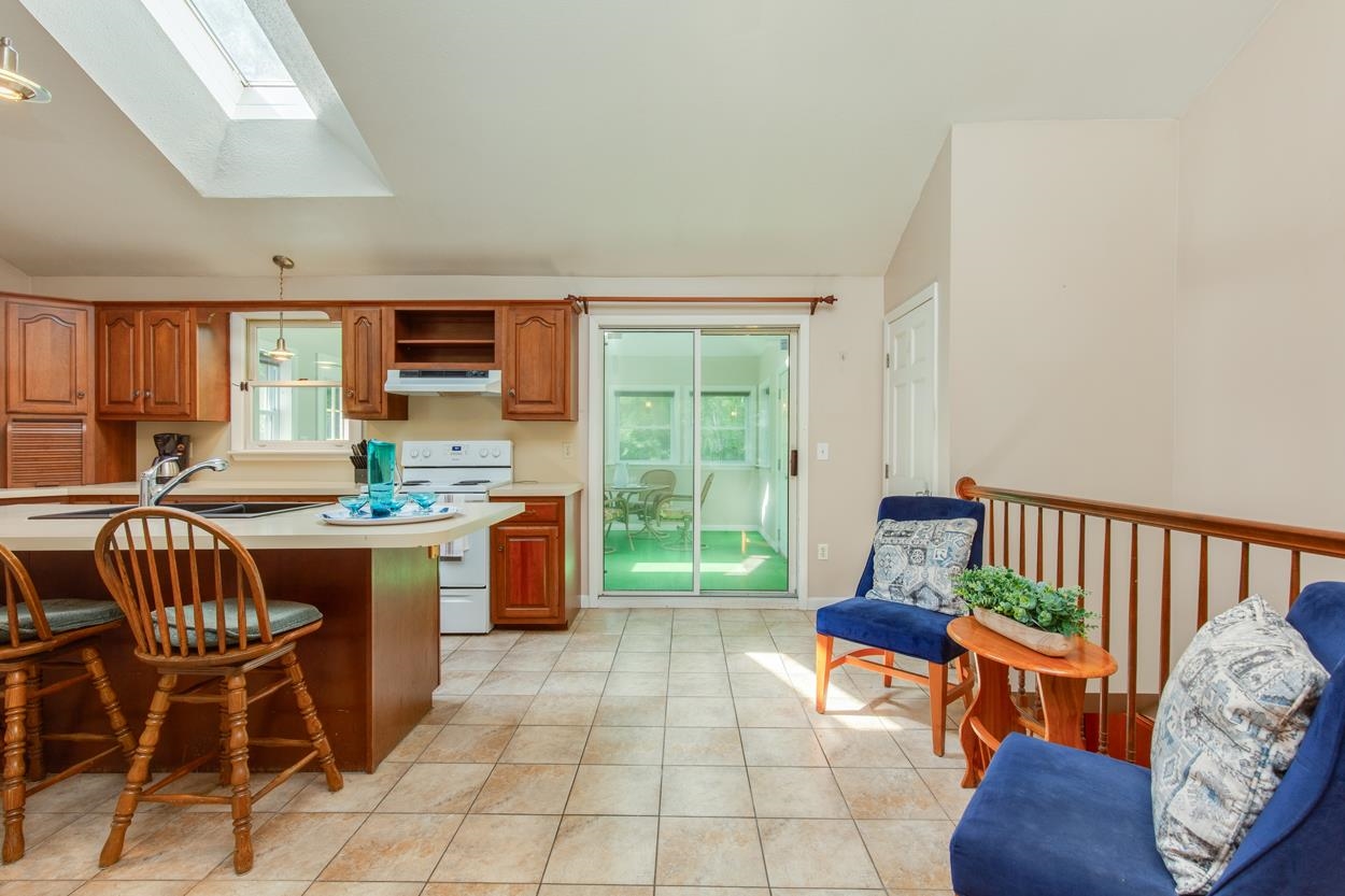 Hudson, New Hampshire 03051, United States, 4 Bedrooms Bedrooms, ,3 BathroomsBathrooms,Residential,Pending,136129