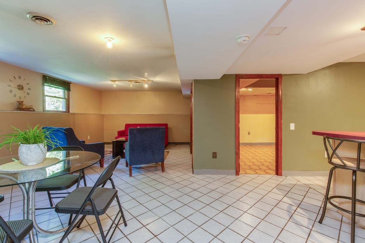 Hudson, New Hampshire 03051, United States, 4 Bedrooms Bedrooms, ,3 BathroomsBathrooms,Residential,Pending,136129