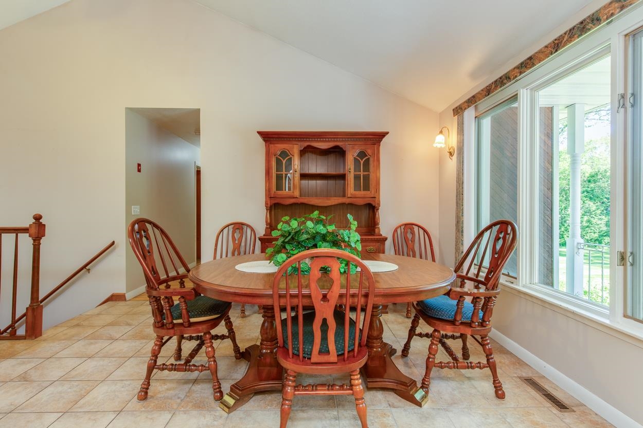 Hudson, New Hampshire 03051, United States, 4 Bedrooms Bedrooms, ,3 BathroomsBathrooms,Residential,Pending,136129