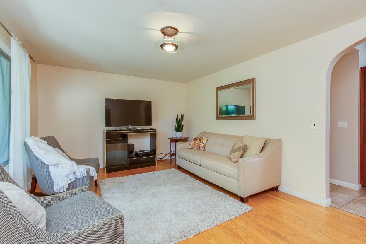 Hudson, New Hampshire 03051, United States, 4 Bedrooms Bedrooms, ,3 BathroomsBathrooms,Residential,Pending,136129