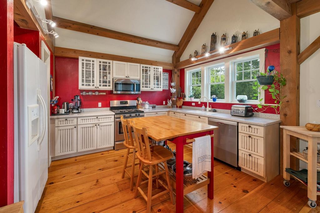 Photo of 323 Governor Wentworth Highway, Tuftonboro, NH 03853 (MLS # 5080353)