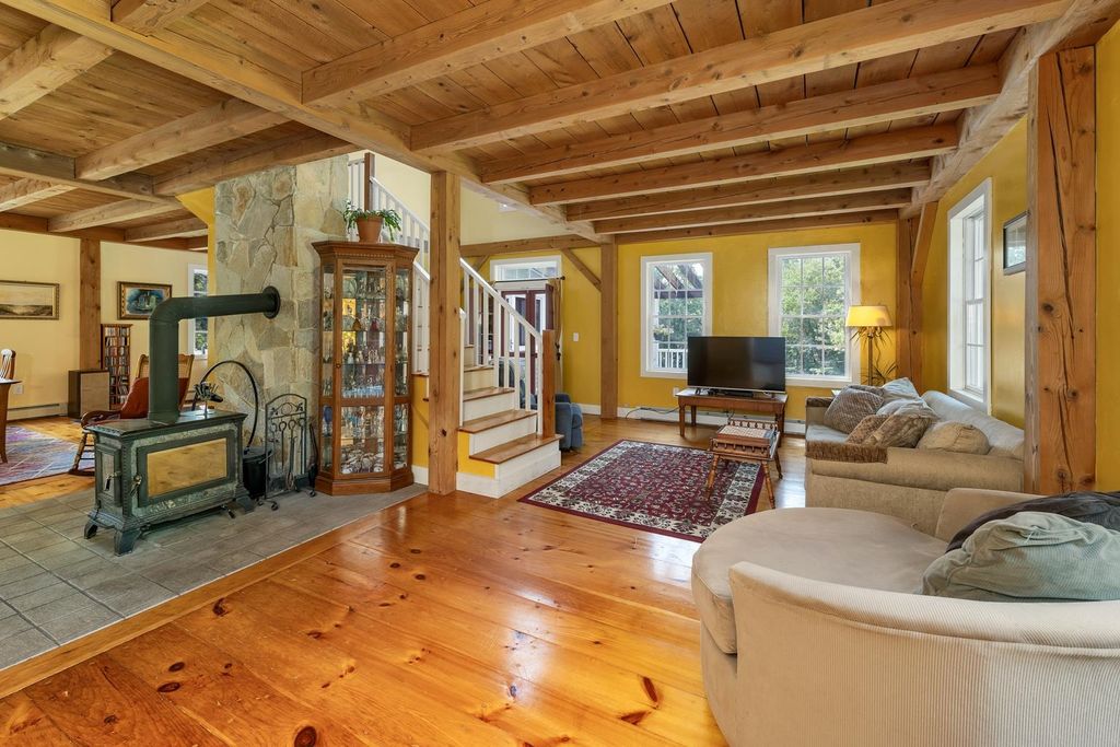 Photo of 323 Governor Wentworth Highway, Tuftonboro, NH 03853 (MLS # 5080353)