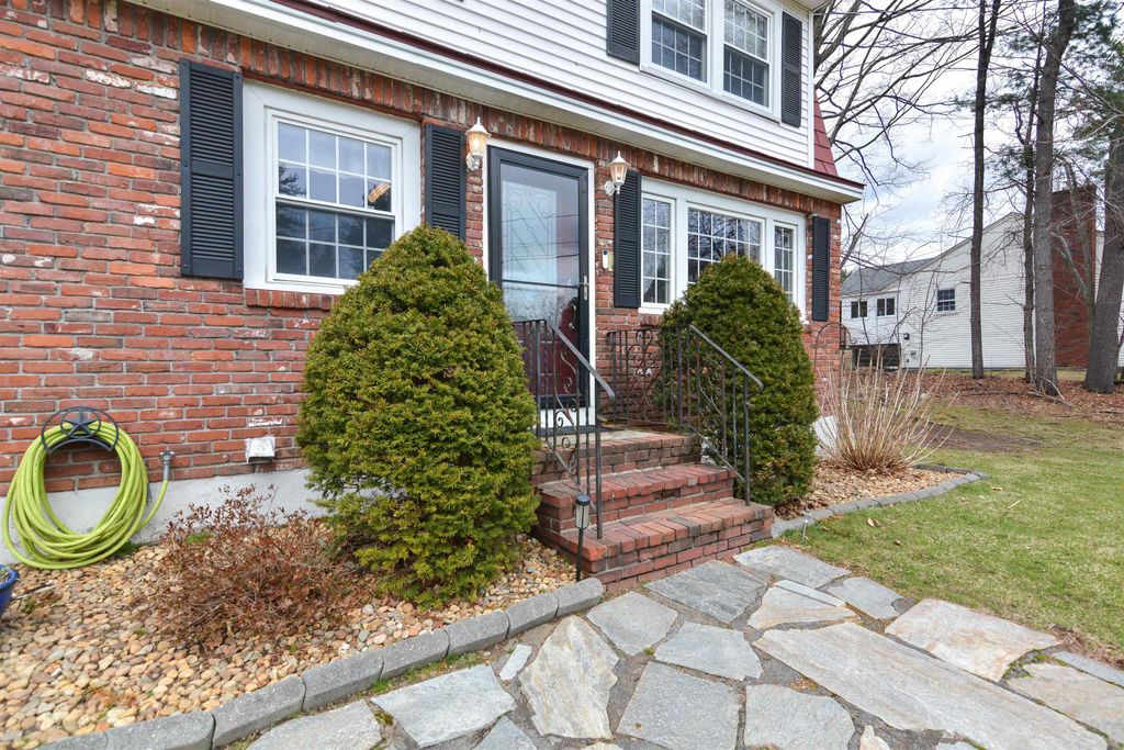 Photo of 40 Barkland Drive, Derry, NH 03038 (MLS # 5082318)