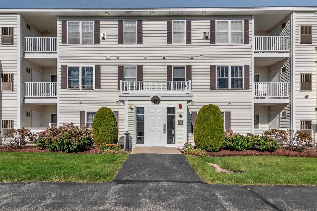 Photo of 12 Vista Ridge #29, Londonderry, NH 03053 (MLS # 5060477)