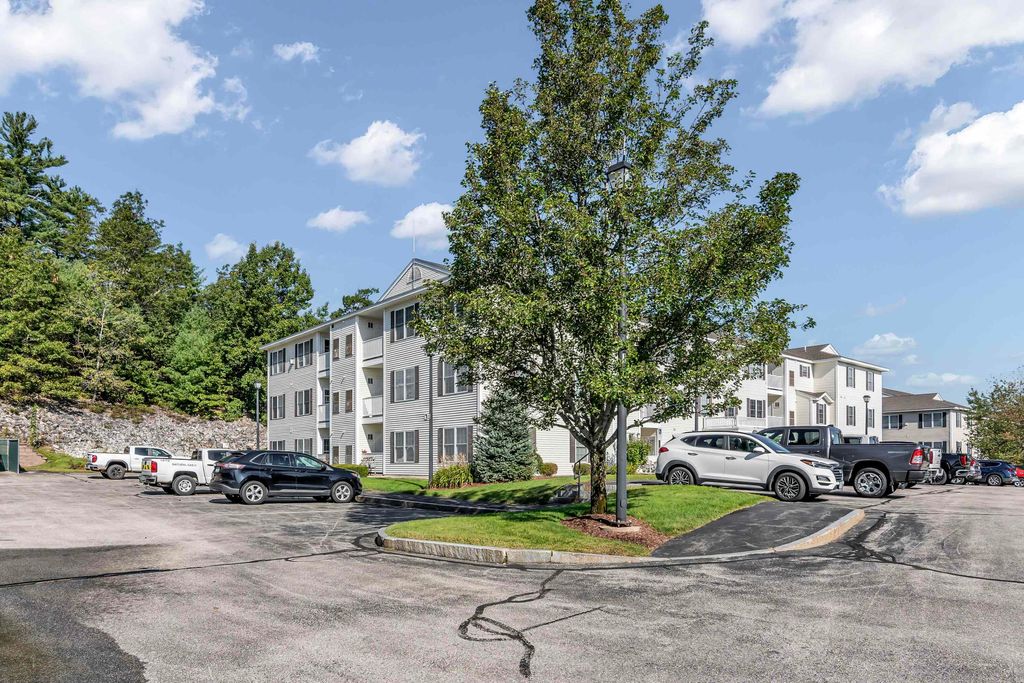 Photo of 12 Vista Ridge #29, Londonderry, NH 03053 (MLS # 5060477)
