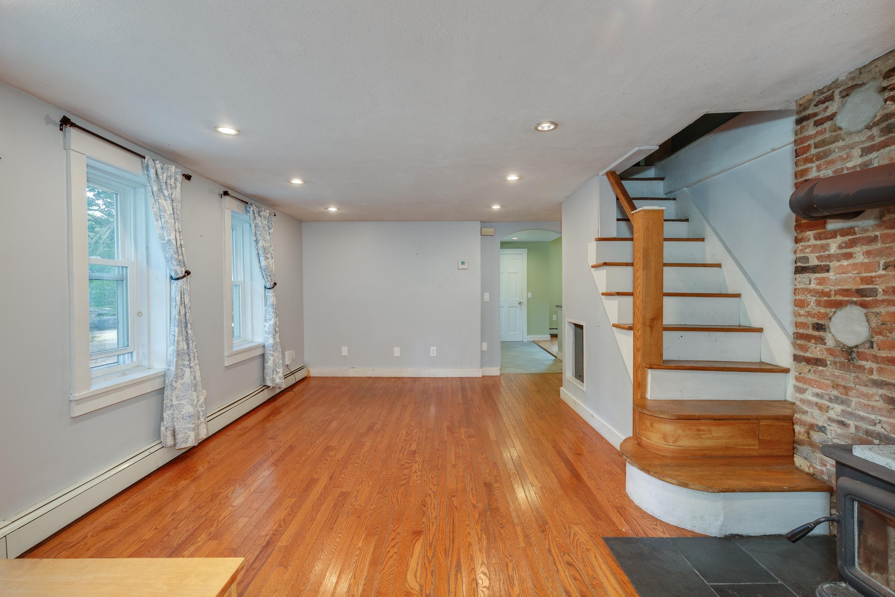 Deerfield, New Hampshire 03037, United States, 3 Bedrooms Bedrooms, ,2 BathroomsBathrooms,Residential,Active,192068