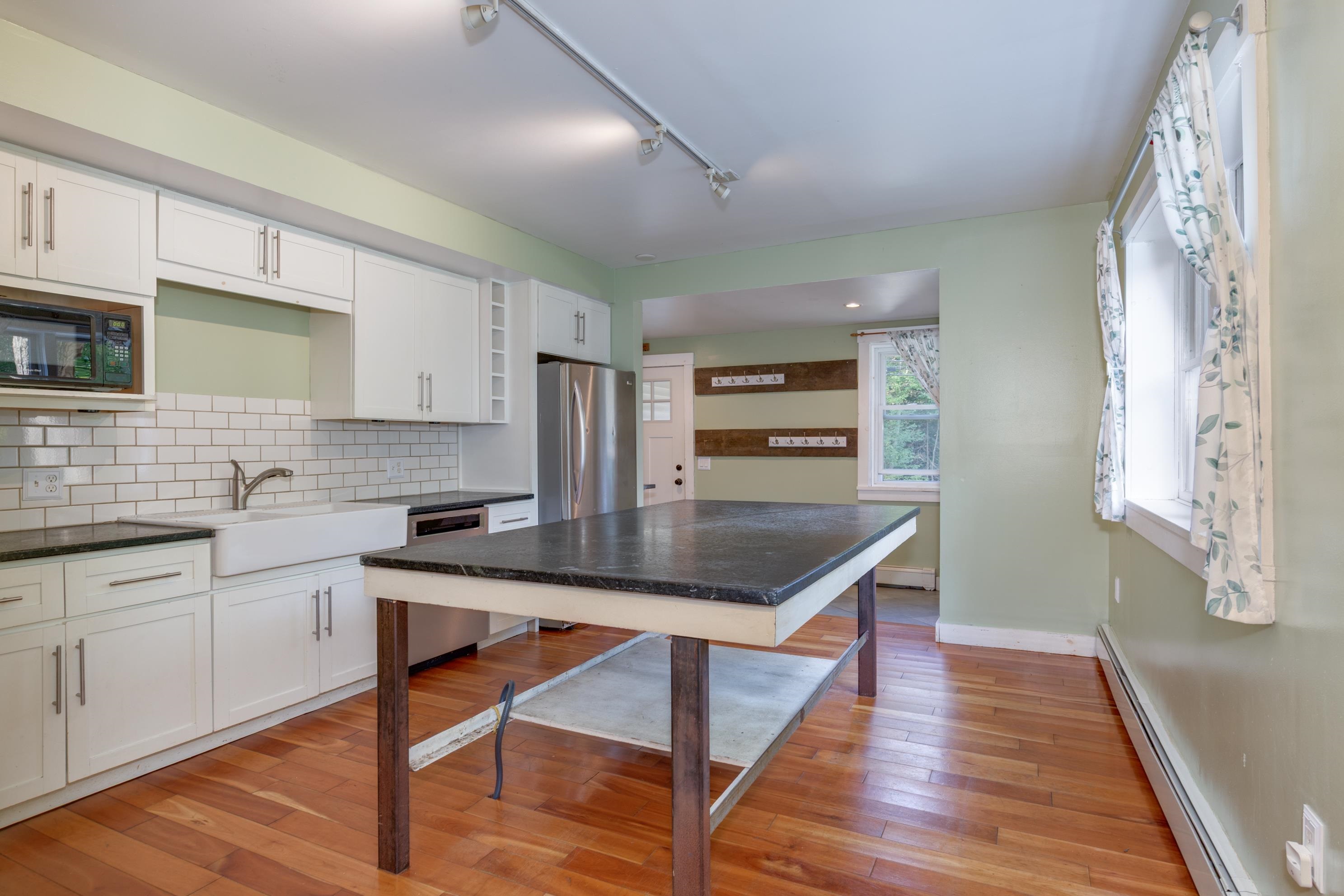 Deerfield, New Hampshire 03037, United States, 3 Bedrooms Bedrooms, ,2 BathroomsBathrooms,Residential,Active,192068