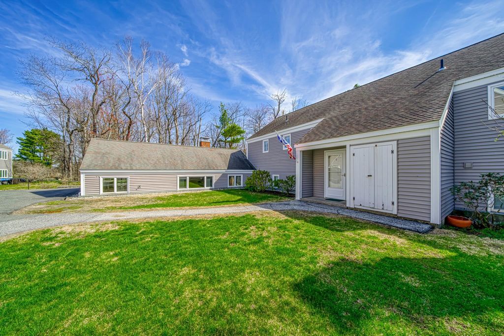 Photo of 19 Hilltop Place #19, New London, NH 03257 (MLS # 5085378)