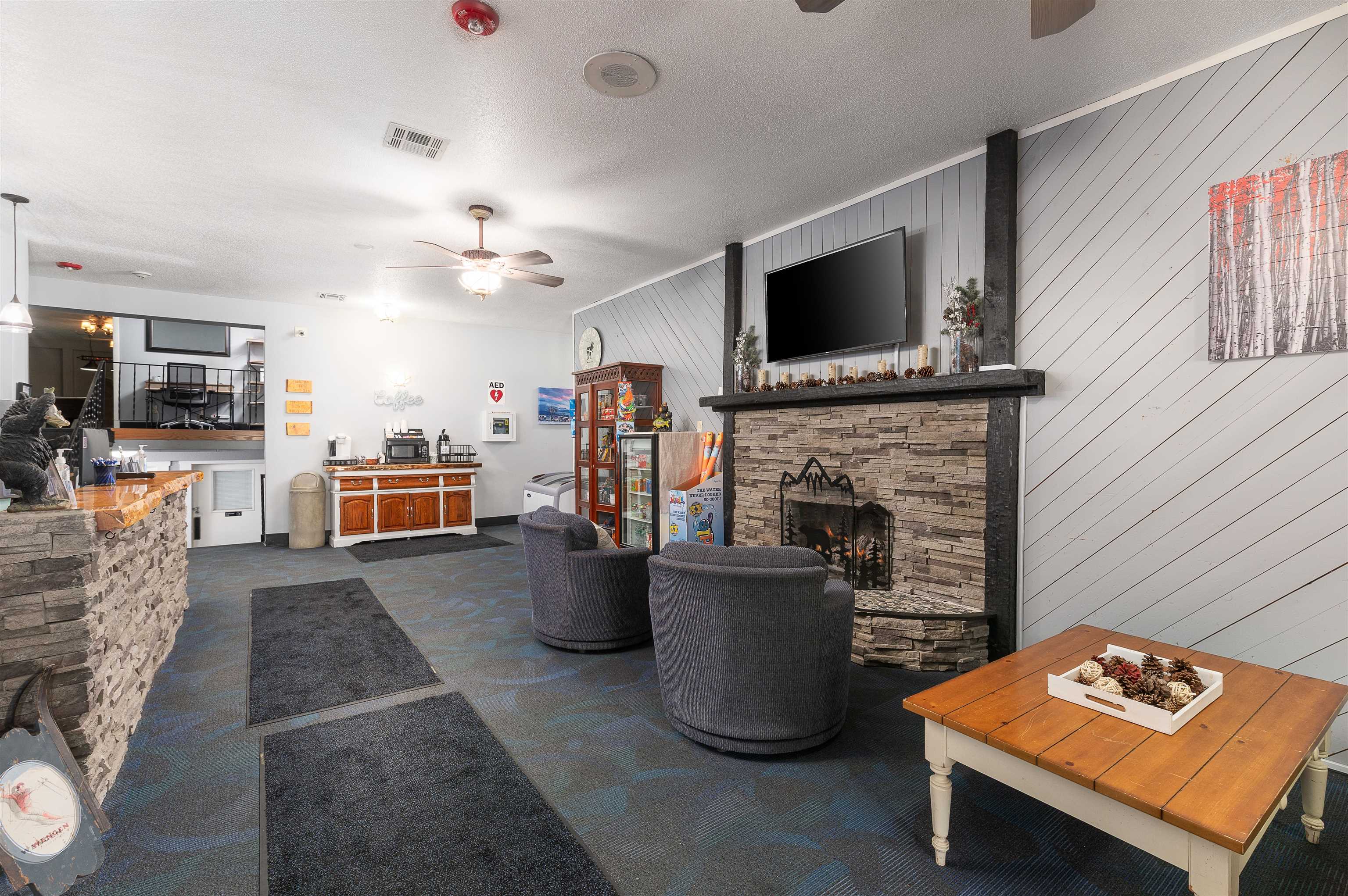 2955 White Mountain Highway 123 (E20)