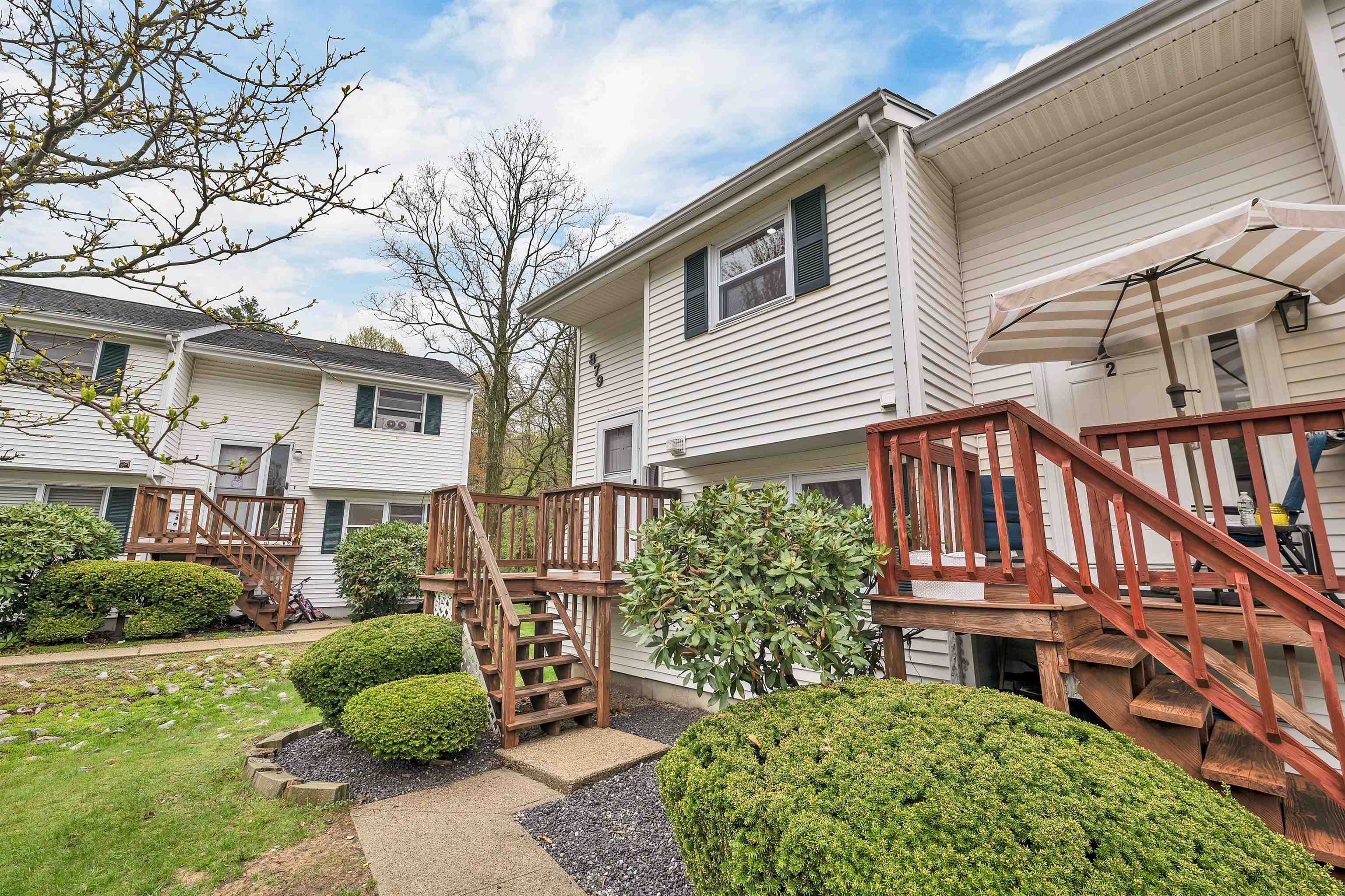 879 Mammoth Road 1