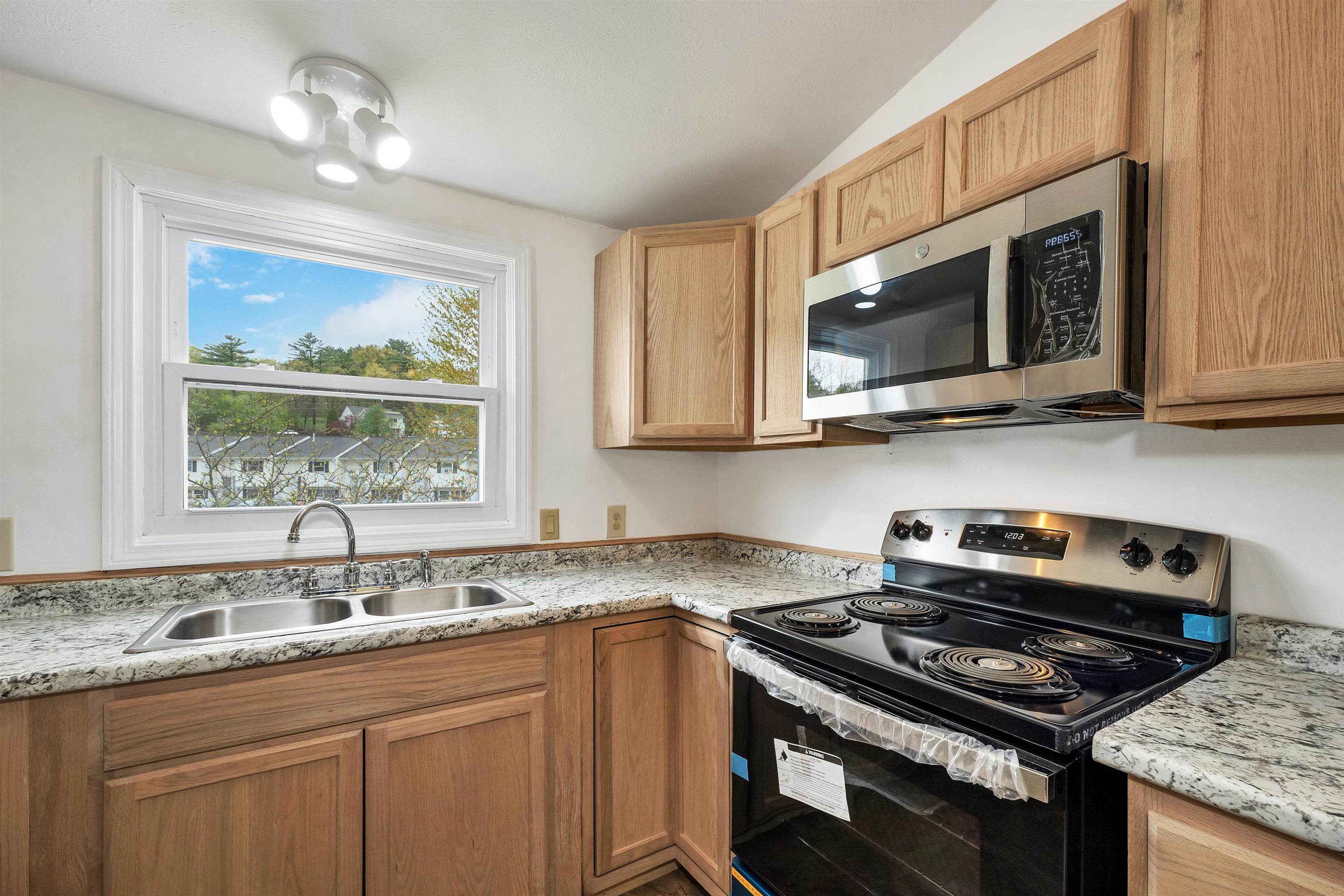 879 Mammoth Road 1