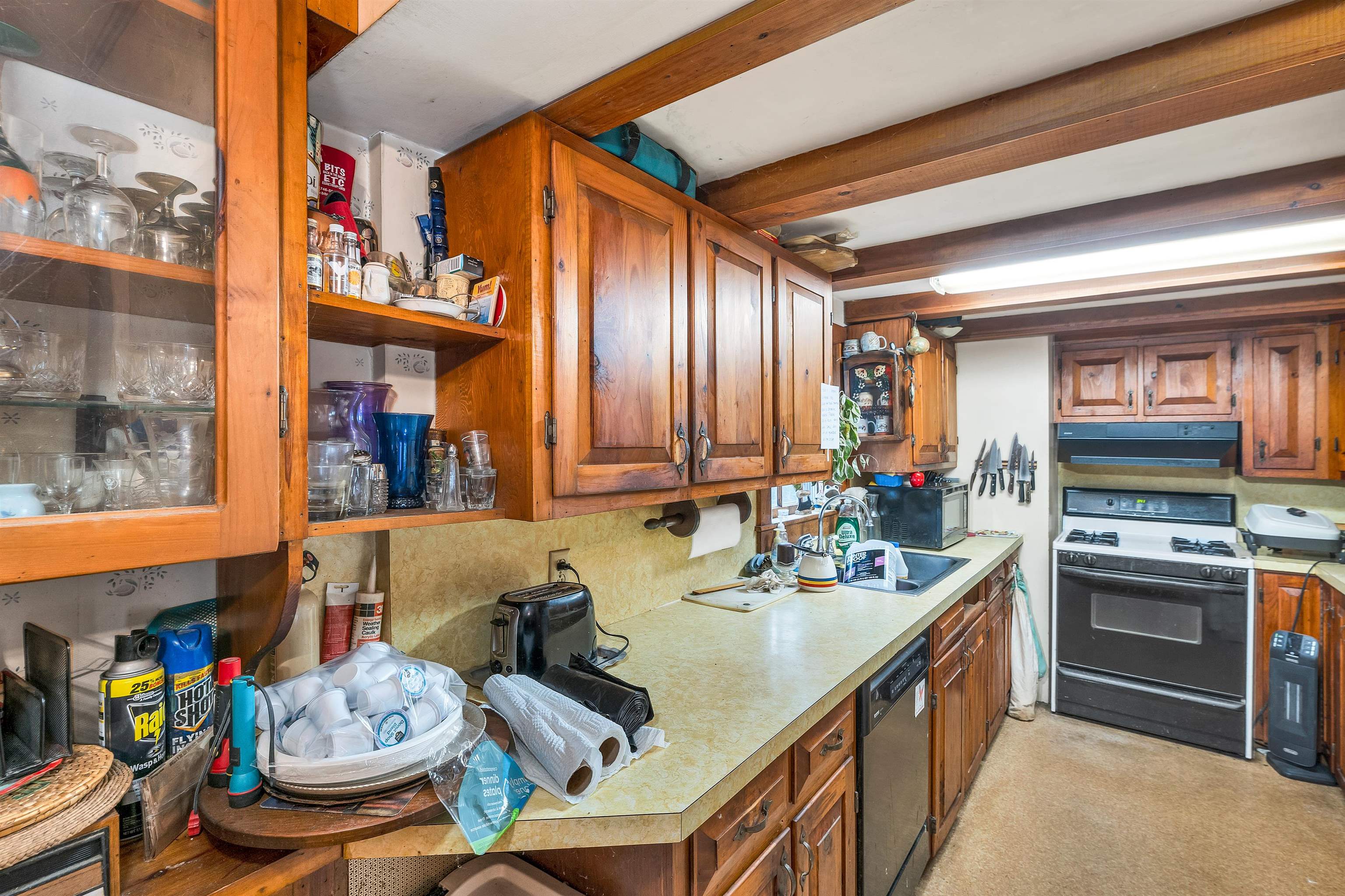 Henniker, New Hampshire 03042, United States, 4 Bedrooms Bedrooms, ,2 BathroomsBathrooms,Residential,Pending,211536