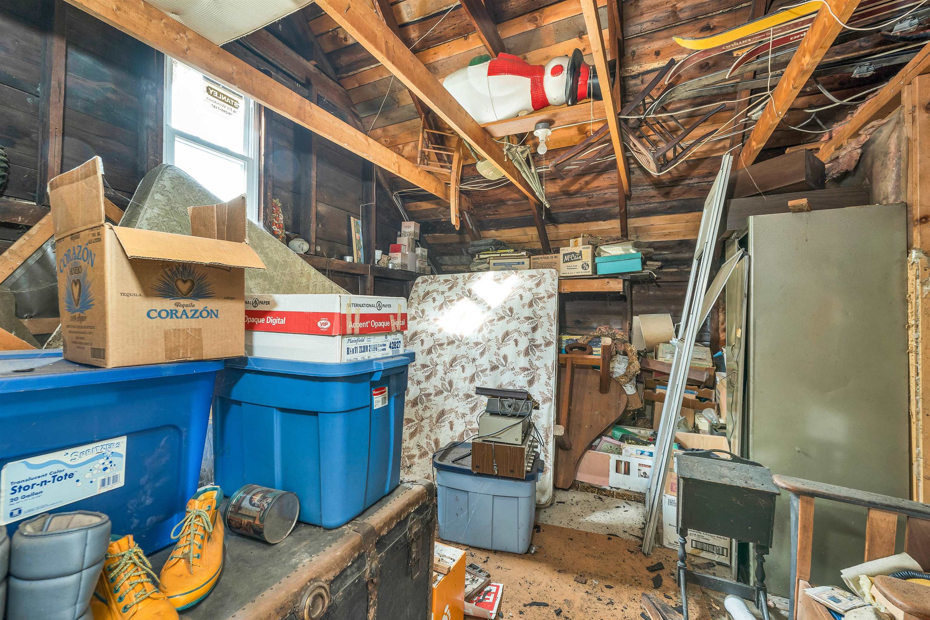 Henniker, New Hampshire 03042, United States, 4 Bedrooms Bedrooms, ,2 BathroomsBathrooms,Residential,Pending,211536