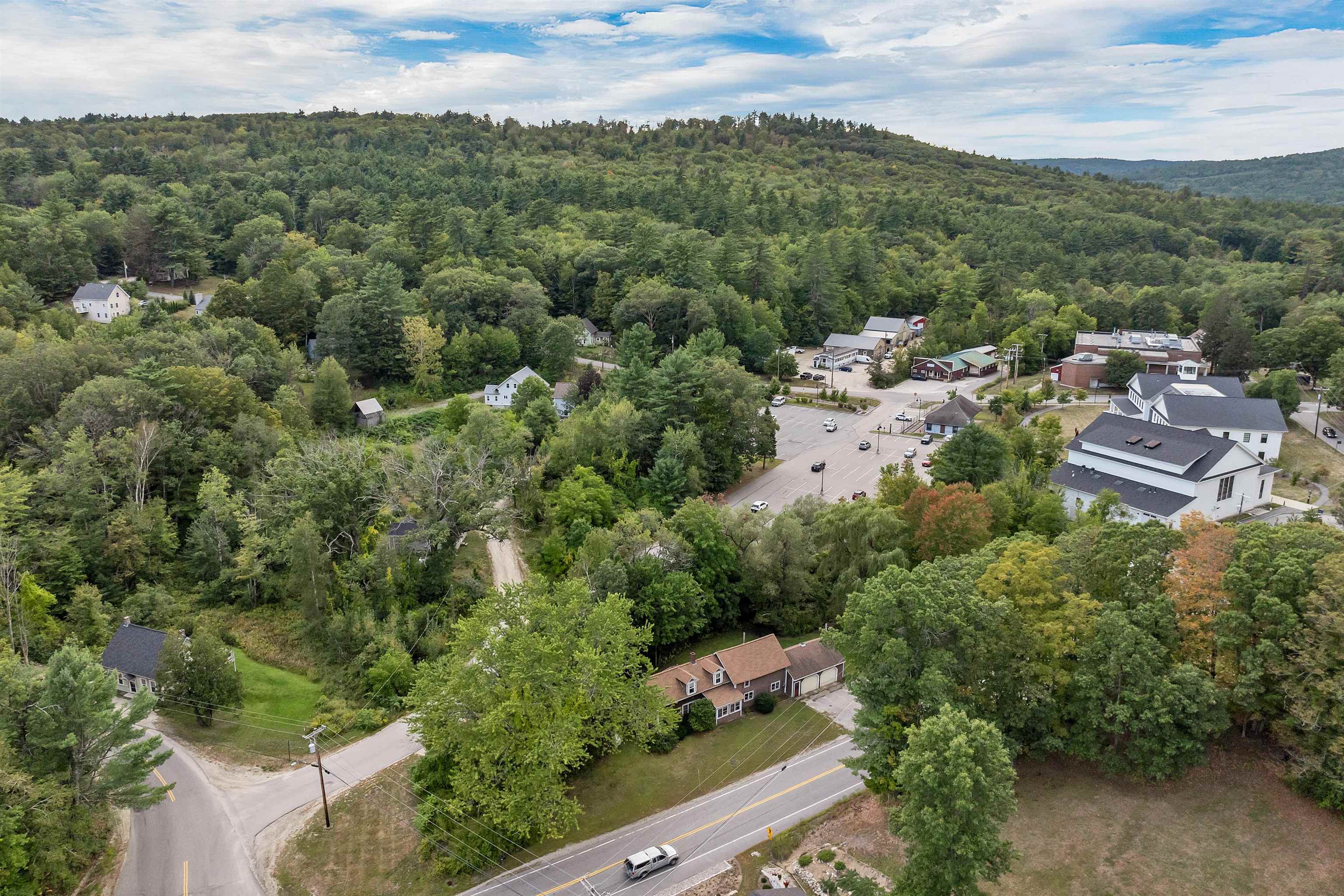 Henniker, New Hampshire 03042, United States, 4 Bedrooms Bedrooms, ,2 BathroomsBathrooms,Residential,Pending,211536