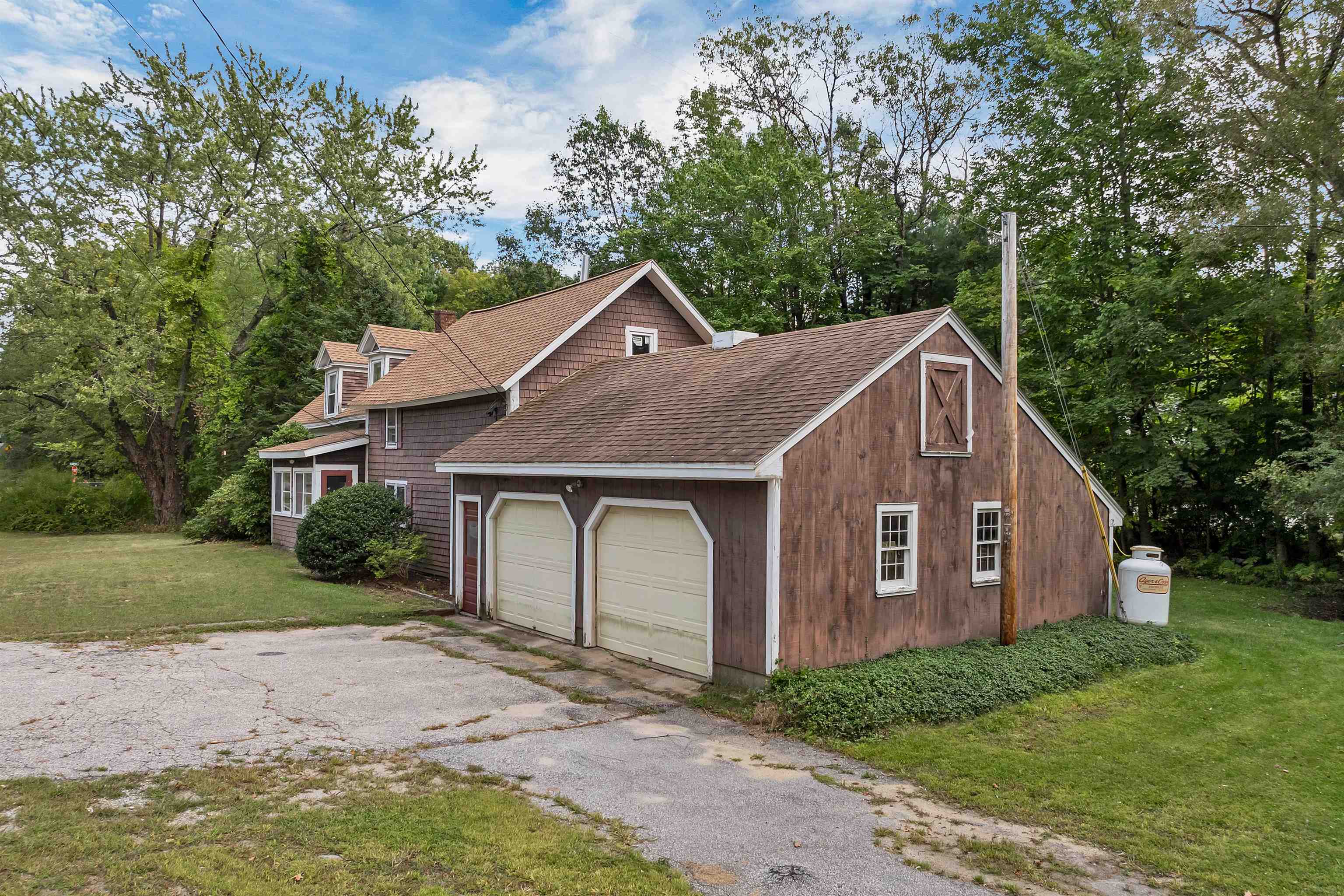 Henniker, New Hampshire 03042, United States, 4 Bedrooms Bedrooms, ,2 BathroomsBathrooms,Residential,Pending,211536