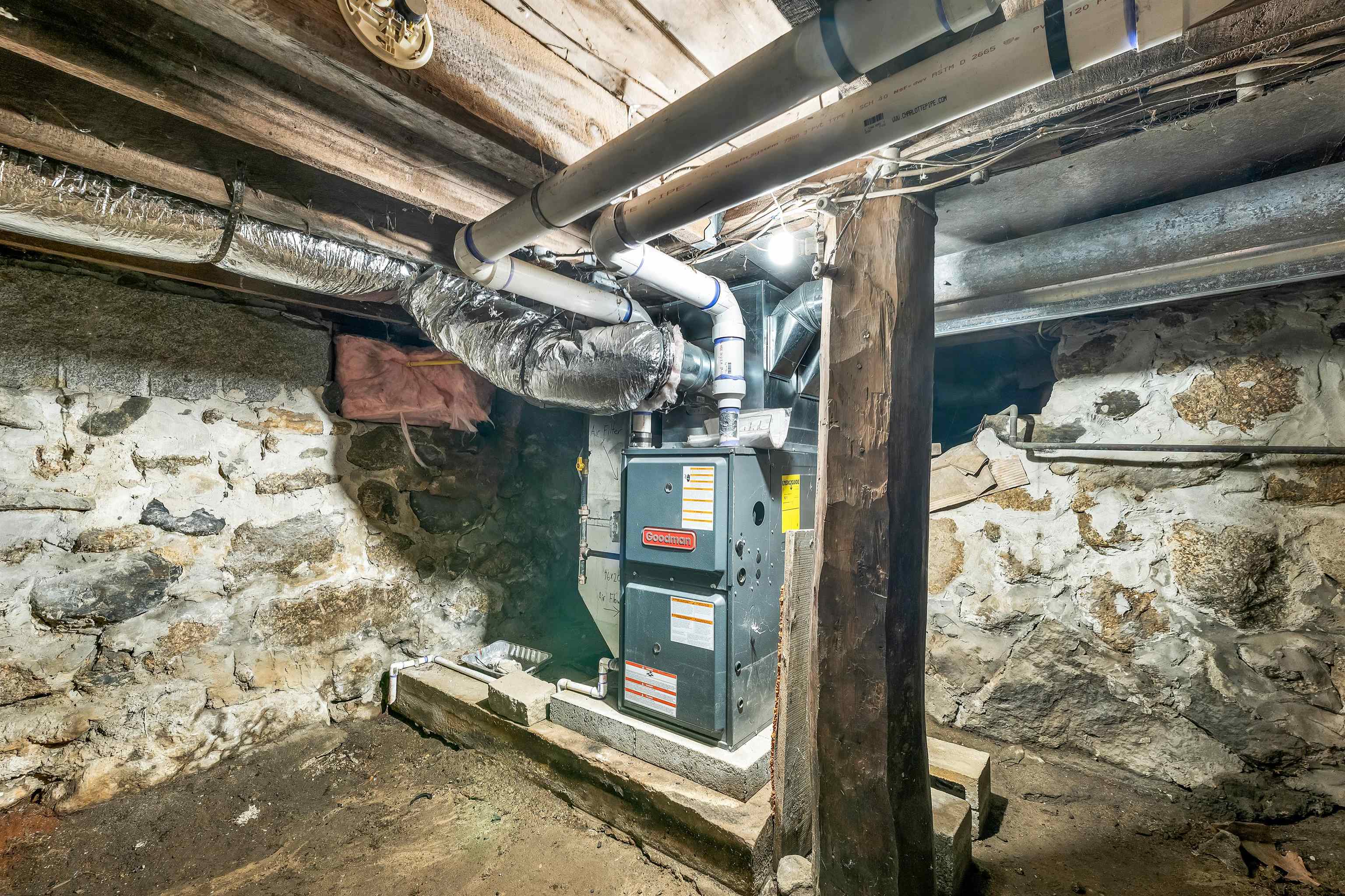 Henniker, New Hampshire 03042, United States, 4 Bedrooms Bedrooms, ,2 BathroomsBathrooms,Residential,Pending,211536