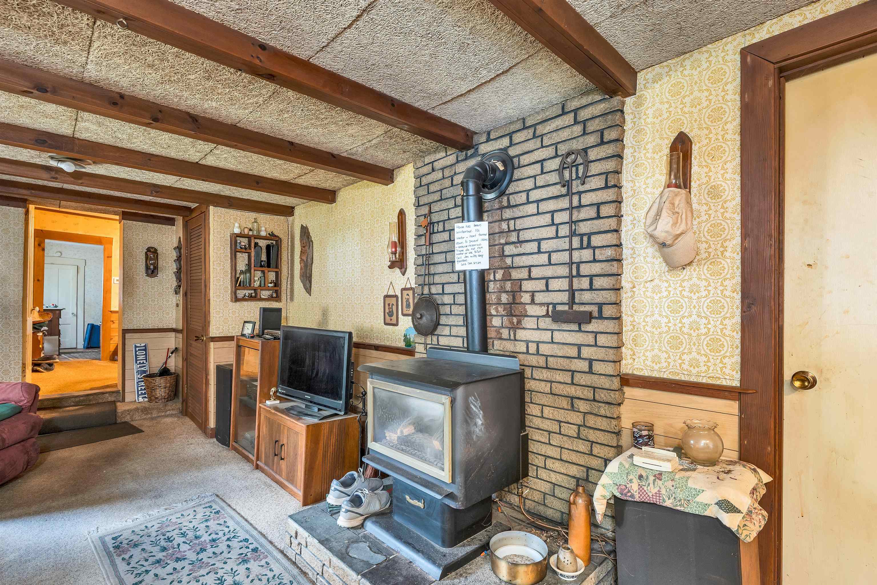 Henniker, New Hampshire 03042, United States, 4 Bedrooms Bedrooms, ,2 BathroomsBathrooms,Residential,Pending,211536