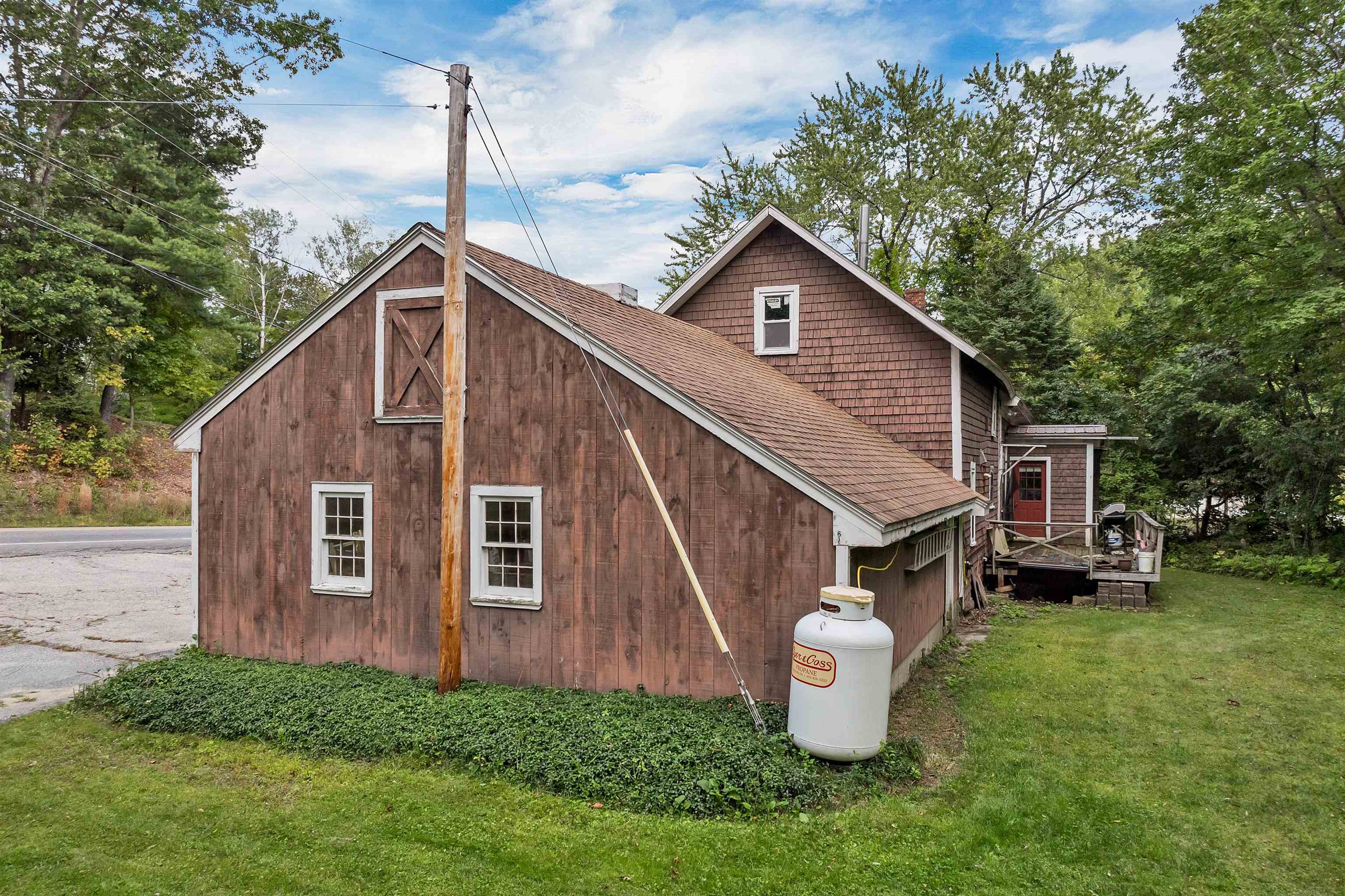 Henniker, New Hampshire 03042, United States, 4 Bedrooms Bedrooms, ,2 BathroomsBathrooms,Residential,Pending,211536