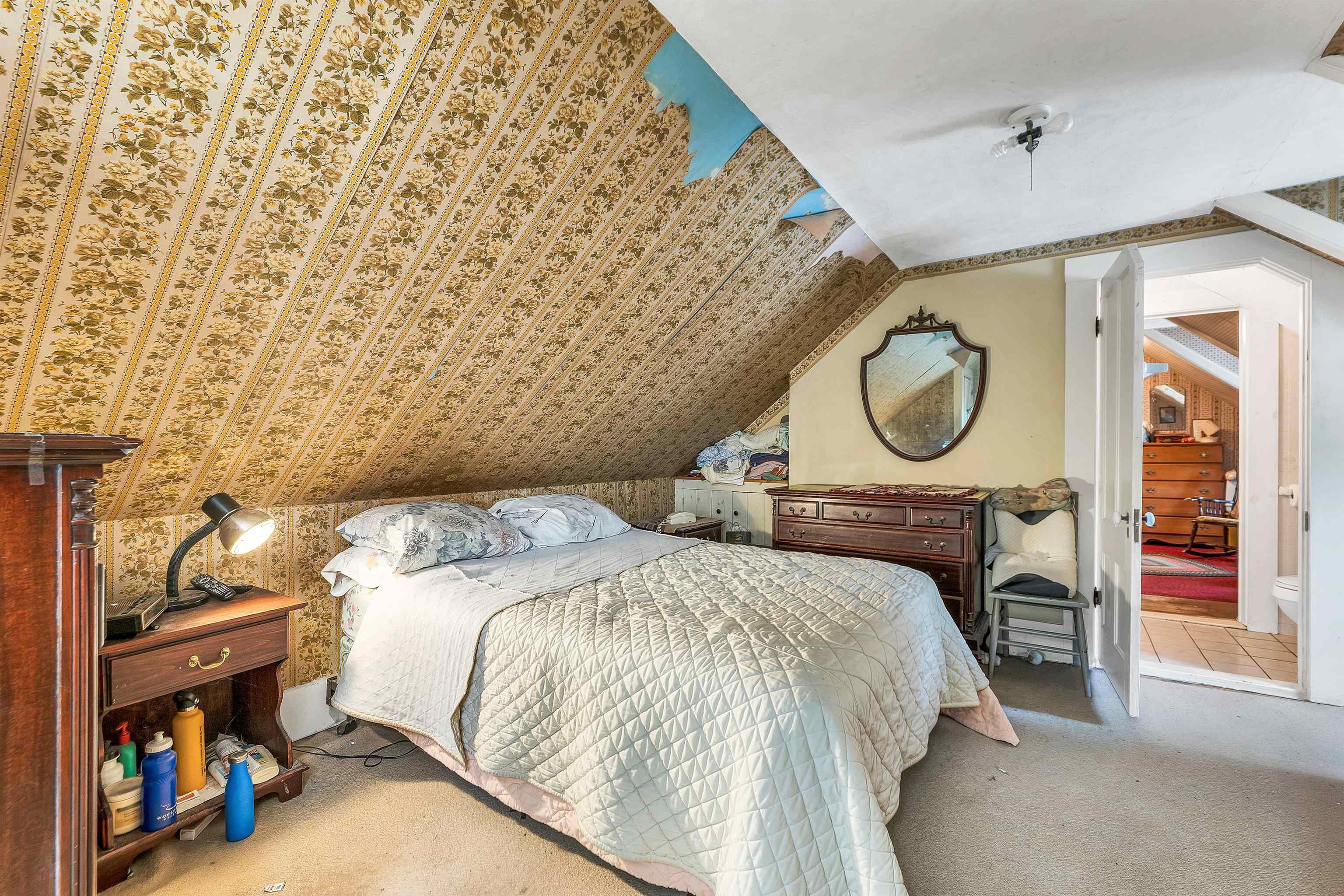 Henniker, New Hampshire 03042, United States, 4 Bedrooms Bedrooms, ,2 BathroomsBathrooms,Residential,Pending,211536