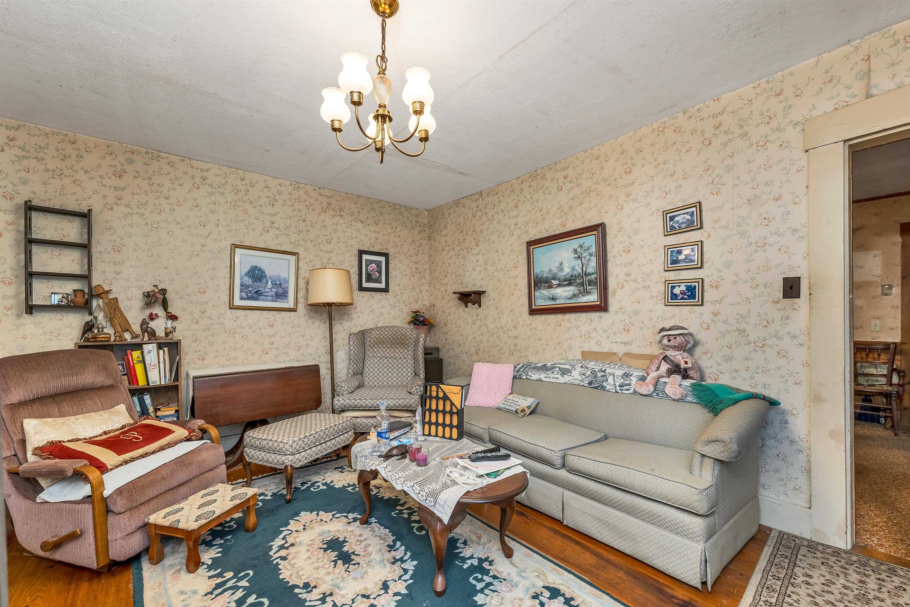 Henniker, New Hampshire 03042, United States, 4 Bedrooms Bedrooms, ,2 BathroomsBathrooms,Residential,Pending,211536