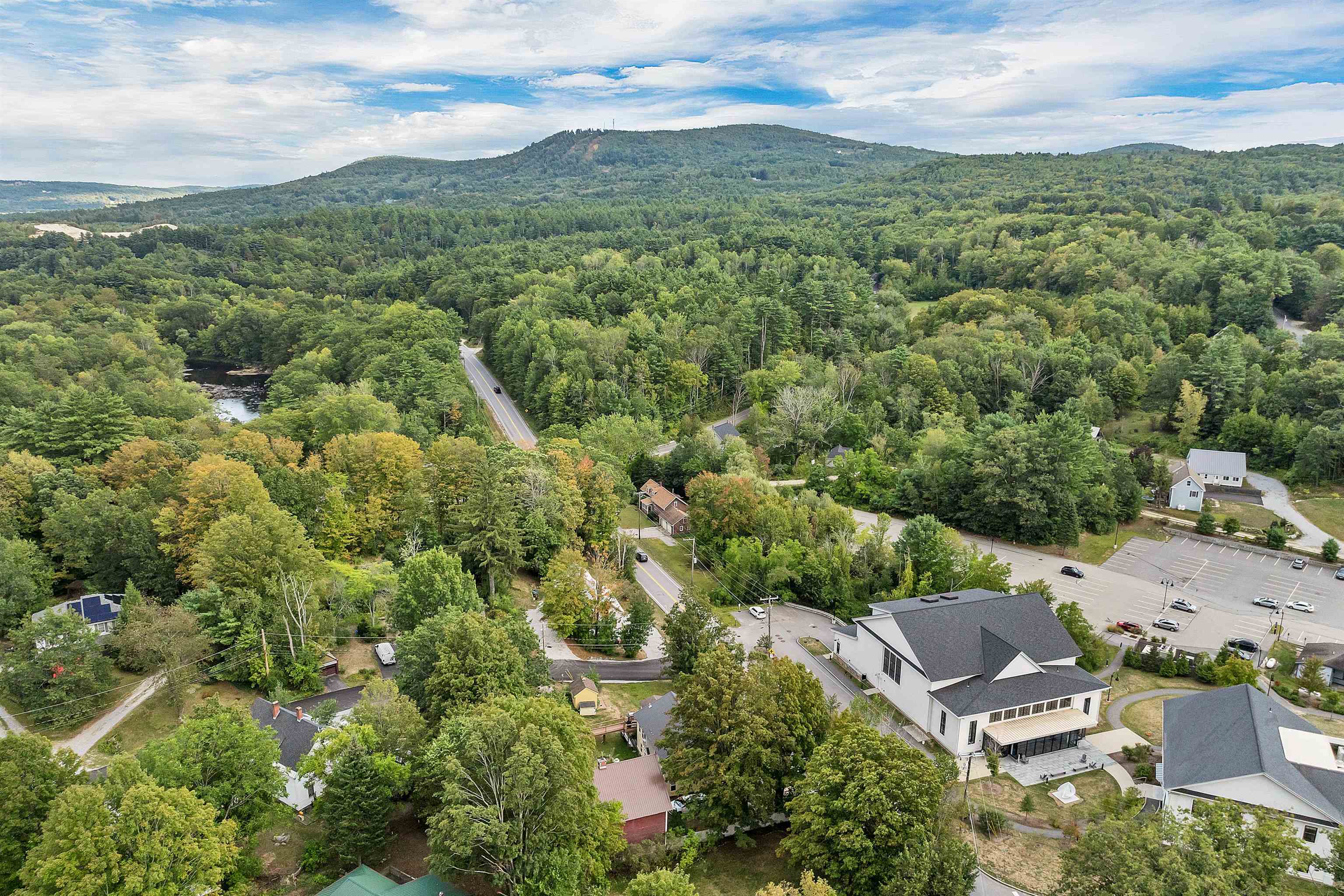 Henniker, New Hampshire 03042, United States, 4 Bedrooms Bedrooms, ,2 BathroomsBathrooms,Residential,Pending,211536