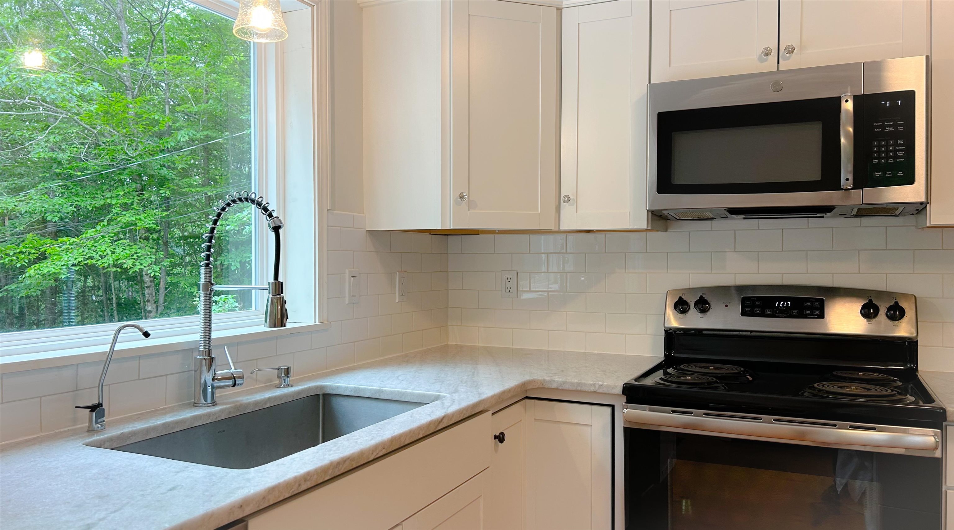 Wilmot, New Hampshire 03287, United States, 3 Bedrooms Bedrooms, ,2 BathroomsBathrooms,Residential,Pending,157477