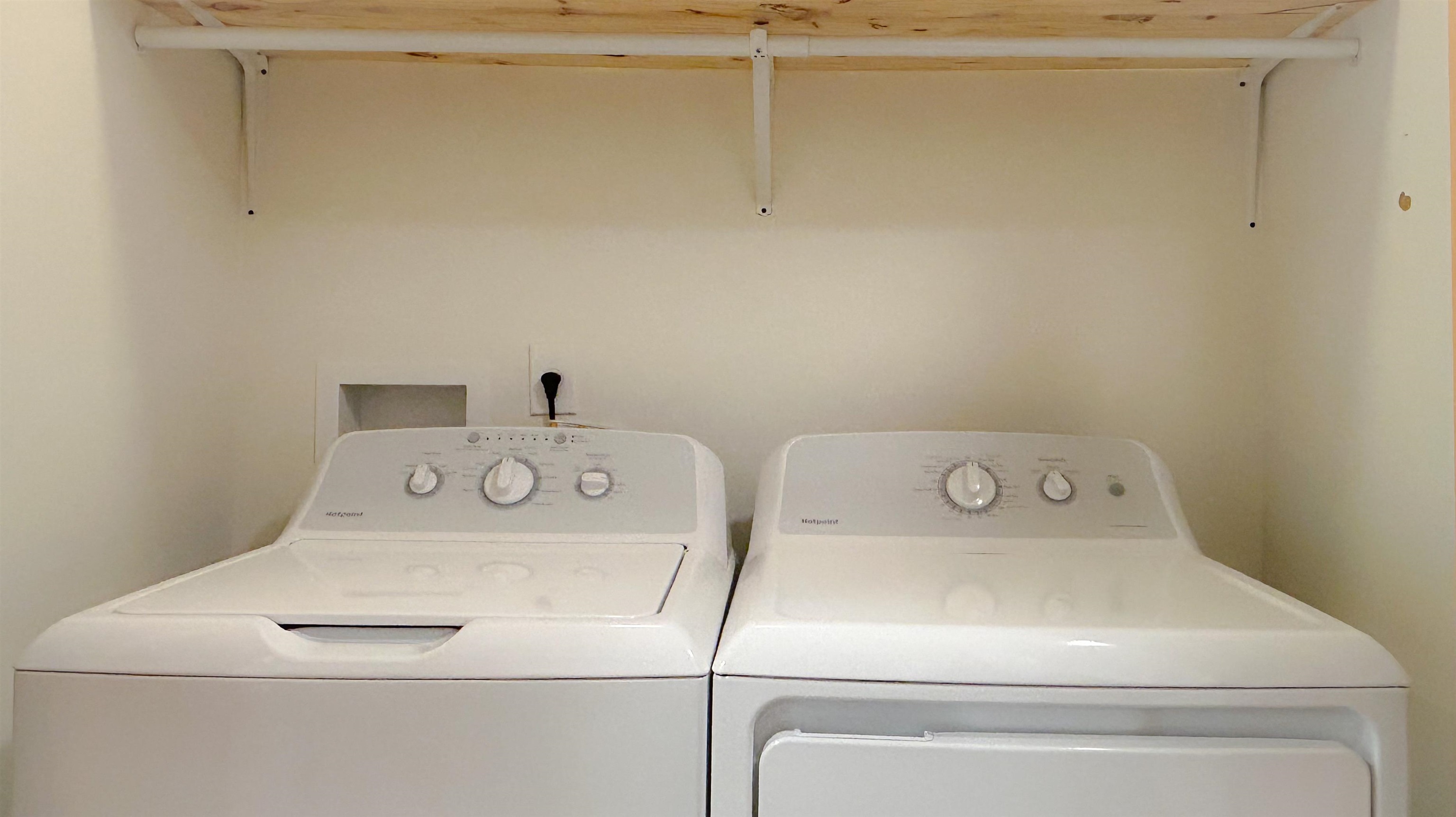 Wilmot, New Hampshire 03287, United States, 3 Bedrooms Bedrooms, ,2 BathroomsBathrooms,Residential,Pending,157477