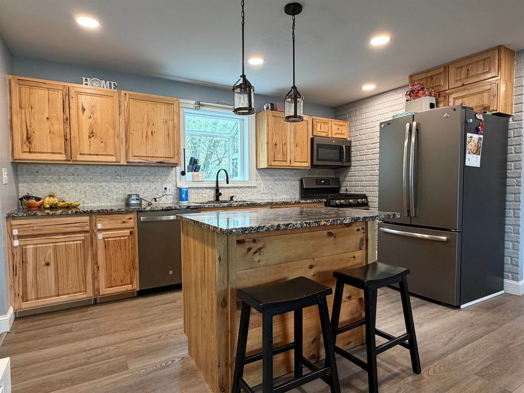 Photo of 34 B Street, Hudson, NH 03053 (MLS # 5088945)