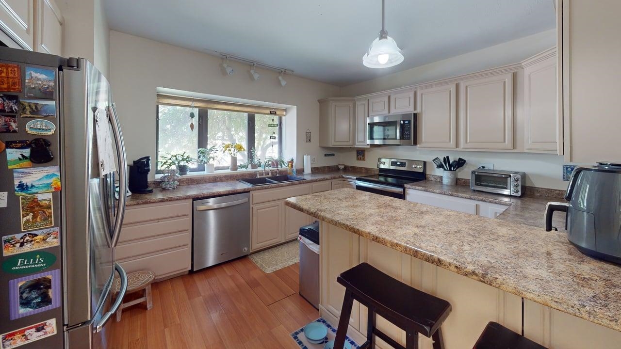 15 Pondview Drive