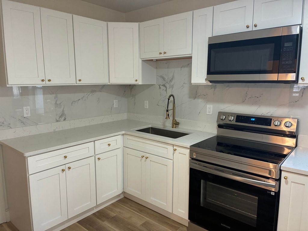 Photo of 346 Lake Avenue, Manchester, NH 03103 (MLS # 5078714)