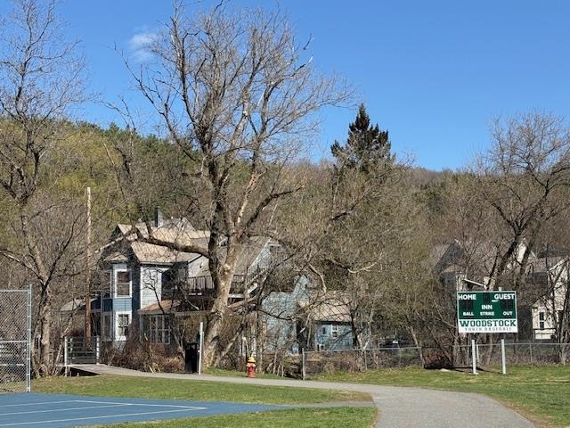 11 Maple Street