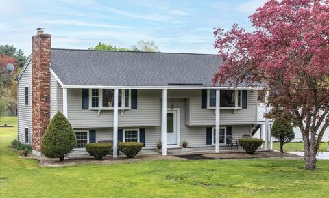 Photo of 6 Kemo Circle, Litchfield, NH 03052 (MLS # 5088871)