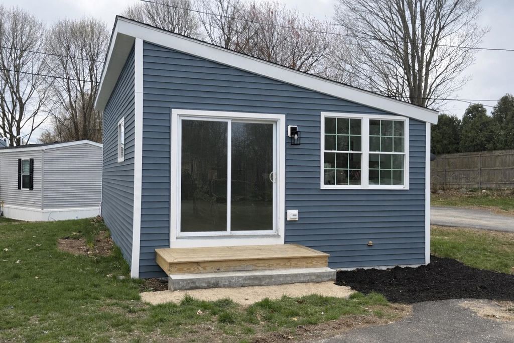 Photo of 1338 Woodbury Avenue #13, Portsmouth, NH 03801 (MLS # 5084550)