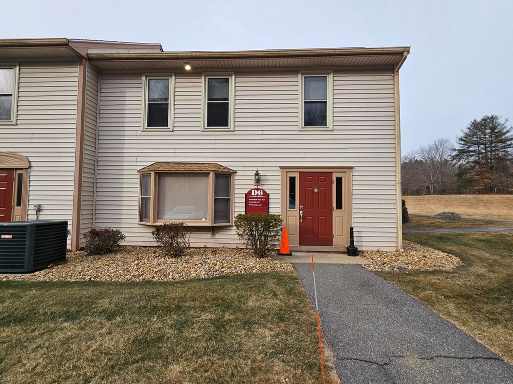 Photo of 12 Parmenter Road #D-6, Londonderry, NH 03053 (MLS # 5026332)